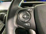 ステアリングにオーディオ操作スイッチが付いています。オーディオ画面に直接タッチしなくても操作が出来ますので、運転に集中できます。