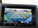 後方確認はバックカメラにお任せ♪後退時に便利で、駐車が楽になります♪