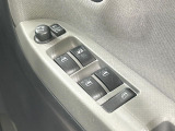 【電動格納ミラー】サイドミラーは電動格納式となっており、狭い駐車場でもキズがつくリスクを抑えられます。