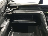 便利な収納スペースの助手席グローボックスです。小物もたくさん収納できます。
