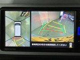 パノラミックビューモニター付きです。車両を上から見たような映像をディスプレイオーディオ画面に表示。運転席からの目視だけでは見にくい、車両周辺の状況をリアルタイムでしっかり確認できます。