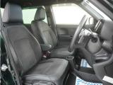 運転席のスペースはゆったりしていて、視界も広く確保されているので普段の運転からロングドライブまで快適です。