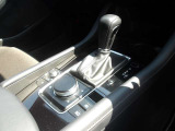 操作のしやすいシフトレバーになっています!
