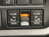 【両側パワースライドドア】スマートキーや運転席のスイッチで後席両側スライドドアの開閉が可能♪電動だから力を入れてドアを開ける必要が無く、小さなお子様でも簡単に開け閉めでき快適です♪