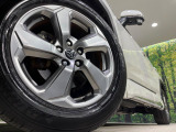 【純正18インチアルミホイール】外観にマッチした純正アルミホイールを装着しております。各種社外アルミホイールや、スタッドレスタイヤも取扱いしております。是非ご相談ください♪