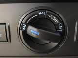 【トランスファースイッチ/トランスファーレバー(4WD)】通常は2WDで走行し、悪路や雪道など滑りやすい路面でのみ4WDに切り替えることができます!