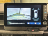 リバースギアに入れるだけで後方の表示へ切り替わります。夜間や雨の日の駐車も楽になりますよ。