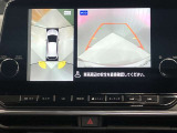 【アラウンドビューモニター】車を上から見下ろしているかのような映像で周囲の状況がひと目で確認、狭い駐車場に駐車するときも安心です♪