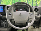 インテリアに合わせたデザインのステアリングは、運転される方のことも考え、運転しやすい形状、大きさです。是非一度、実際に触ってお確かめください。