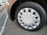 純正スティールホイールとホイールキャップの組み合わせです