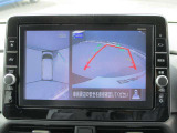 アラウンドビューモニターも装備しております。ご覧のように車体を真上か見たような映像なので、車庫入れの苦手なお客様ももうご心配いりません。