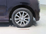 社外のアルミホイールになります。タイヤサイズは155/65R14です。