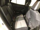 【後部座席】も当然、綺麗・清潔に仕上げております。内装の綺麗なお車は気持ちが良いですし、コンディションのいい車が多いです。これもオススメの1台です。