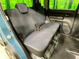 後部座席も気になるようなキズ・汚れやへたり等、大きなダメージはなく、良好な状態です。