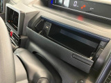 機能、内装・外装の状態、走行距離、修復歴の有無など、細部まで徹底して検査しています!