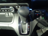操作しやすいシフトレバーです