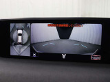 上から車両を見下ろしたような映像をナビゲーション画面に表示する「パノラミックビューモニター」を搭載しています。