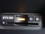 ■【ETC車載器】が装備されています。セットアップをしてお渡しとなり、ETCカードを差し込むだけで高速道路の利用が可能です。