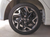 ホンダ純正のアルミホイールが装備されています。