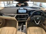 BMWの操作パネルは使いやすさを追求し日常生活で必要なボタン&スイッチを使えるようにした構造となっております。購入時から沢山触って体感してください。