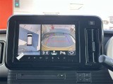 車を上からの見下ろした視点で駐車をサポートするパノラマビューを搭載。運転席から確認しにくい車両周囲の状況を確認できます。