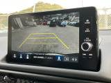 バックモニター装備。画面にて後方の確認が行えるので、バック駐車や車庫入れの際には重宝します。車の運転に慣れない方でも安心のガイドライン表示機能付。