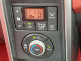 オートエアコンです!ボタンでの簡単な操作で室内を快適な温度にしてくれますので、夏場や冬場でも快適なドライブができます!