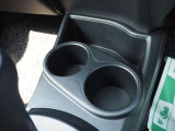 車内はドリンクホルダーや収納スペースも多く、使い勝手も良好です♪