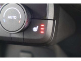 シートヒーター装備付き車!!座席に埋め込まれた電熱線によりシートを暖めることが出来る装備で、温められたシートは、寒い冬には最適です!!