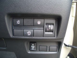 運転席右側には電動スライドドア等の各種スイッチがまとめられています!