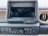 フルオートエアコンが装備されています。お好みの温度設定をするだけでエアコンの風量やモードの切り替えを自動でコントロールしてくれます。ユーザーの操作が少なく燃費走行にもつながります。