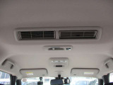 リヤシーリングファンがついていますので、後席の方も快適に過ごせますね^^