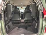 3列目シートを跳ね上げればラゲッジスペースを更に広く使えます。
