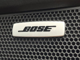 【BOSEサウンドシステム】メーカーオプションの高品位サウンドシステムを搭載。専用のチューニングが施された大小様々なスピーカーから良質なサウンドが奏でられ、臨場感あふれる音響空間を演出します。