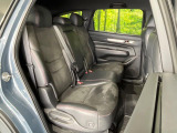 後部座席も気になるようなキズ・汚れやへたり等、大きなダメージはなく、良好な状態です。