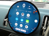 Apple CarPlayやAndroid Autoなど様々なアプリケーションがインストールされています!