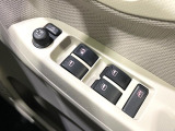 【電動格納ミラー】サイドミラーは電動格納式となっており、狭い駐車場でもキズがつくリスクを抑えられます。