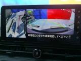 【アラウンドビューモニター】空から見下ろすような視点で、スムースな駐車と安全確認をサポートします。
