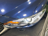 【LEDヘッドライト】悪天候や夜間走行時も良好な視界を確保し安心して運転できる高輝度LEDヘッドライトを装備!点灯速度が早く、消費電力も抑えられています。