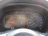 メーター中央に、様々な車両情報を表示してくれる、ディスプレイがついています。
