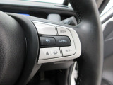 ハンドル右側にはクルーズコントロールのスイッチが装備され運転中の操作も安心して行えます!