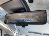 ◆◆◆スマートルームミラーです。乗員、ヘッドレスト、積載物などで遮られがちなルームミラーの後方視界を車両後方にあるカメラの画像を映し出しいつもクリアに保ちます。