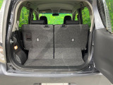 普段のお買い物や通勤、送迎等に十分な荷室スペースを確保しております。セカンドシートを倒すと、大きな荷物の積載も可能です♪