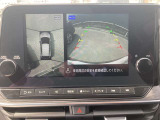 アラウンドビューモニターです☆車の前後左右にカメラがついており駐車時には上から車を見たような画面が見れますので、4方向の状況を確認することができる便利な機能です☆