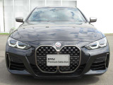 BMWと言えば特徴的なキドニーグリル。ダイナミックなフロントマスクを演出します。