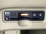 ハンドルの左下にETCがついています。高速道路の料金所の通過も楽々です。 カードの取り出しもしやすい場所についています。