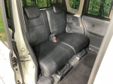 後部座席も気になるようなキズ・汚れやへたり等、大きなダメージはなく、良好な状態です。