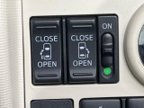 【両側パワースライドドア】スマートキーや運転席のスイッチで後席両側スライドドアの開閉が可能♪電動だから力を入れてドアを開ける必要が無く、小さなお子様でも簡単に開け閉めでき快適です♪