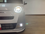 LEDヘッドライト&LEDフォグランプを装備!白く明るい光で暗い道もしっかり照らして、安全に運転できます♪