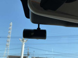 日産純正ドライブレコーダーです。前方向けとルームミラーから車室内後方を撮影します。